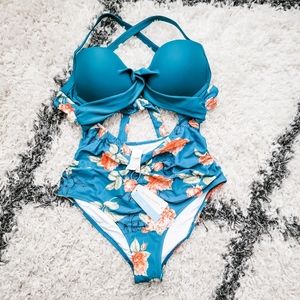 CUPSHE Floral Twist Cutout One-Piece 16/18 0X